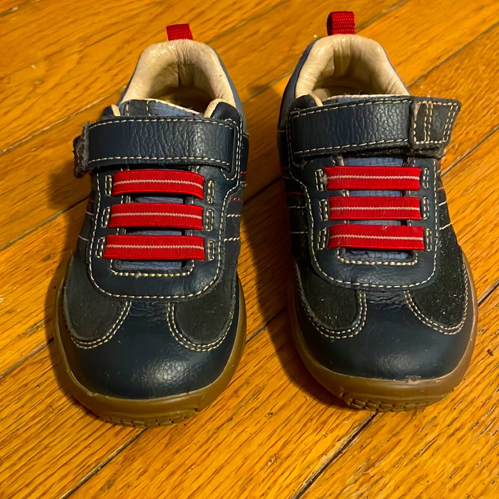 Stride Rite Wide Sneakers